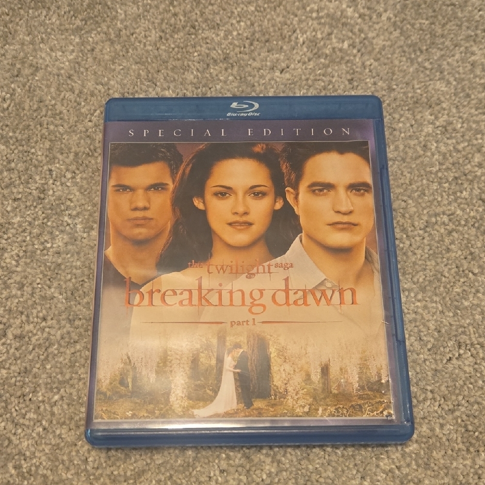The Twilight Saga Breaking Dawn Part 1 Blu-ray Disc